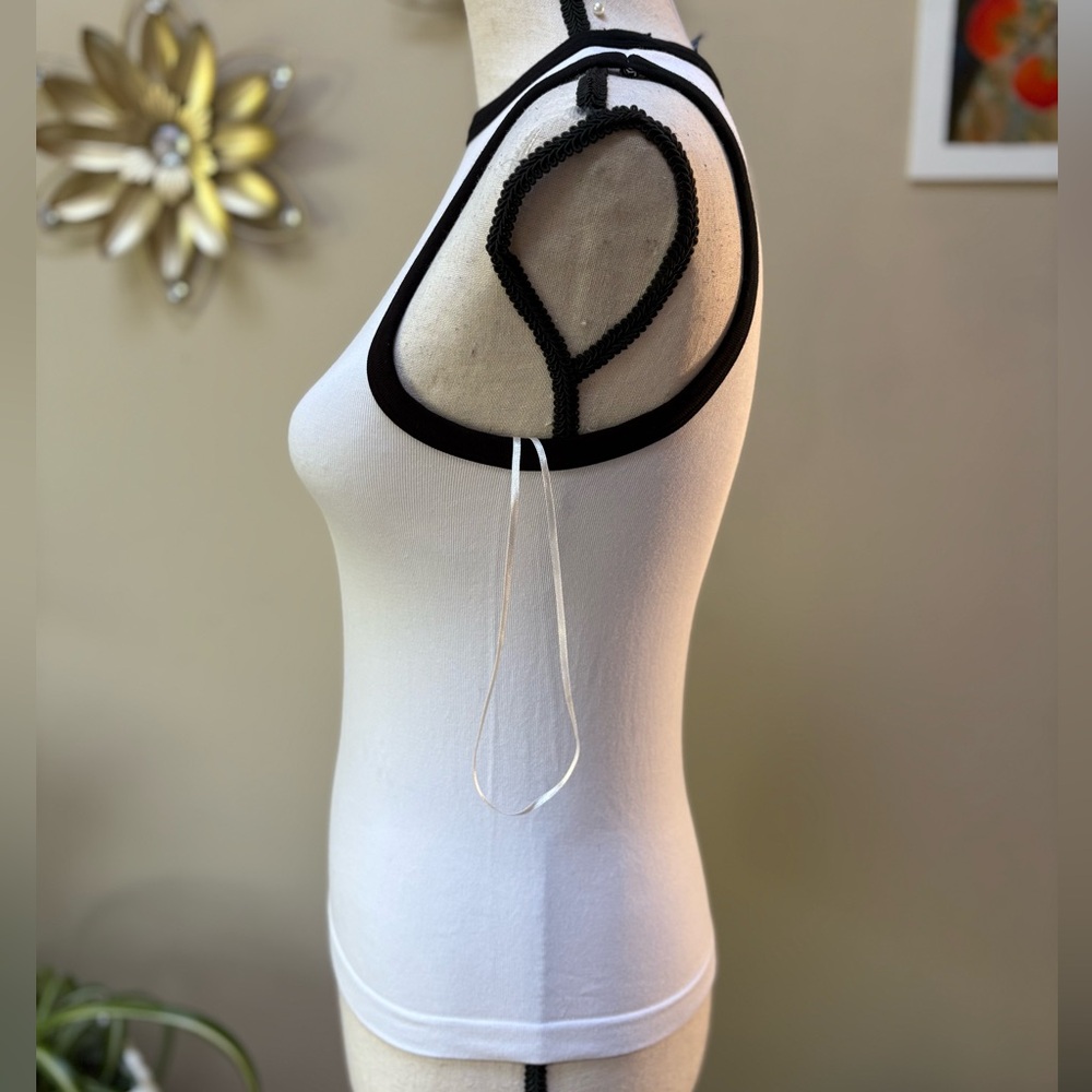 Women's White and Black Contrast Sleeveless Top - Picture 4 of 6